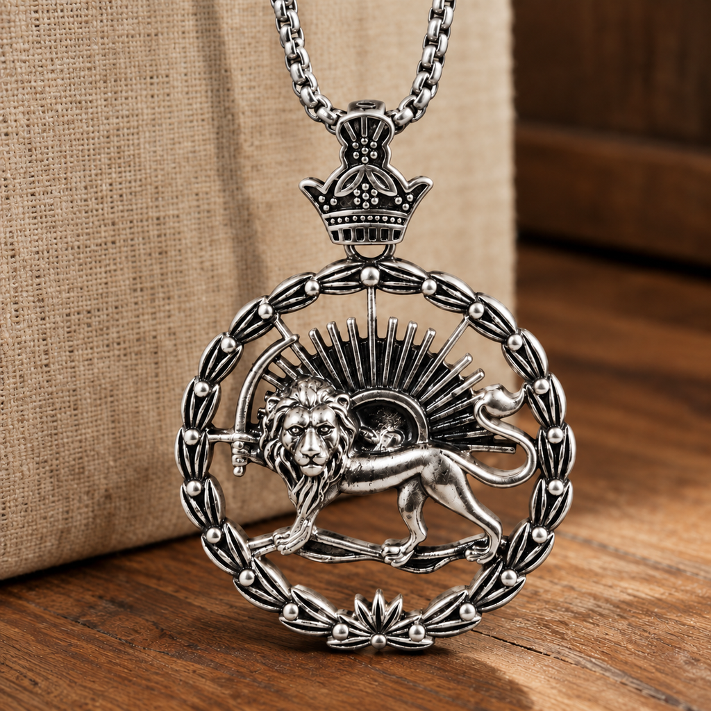 Giuliani Lion Pendant - Silver (plain)