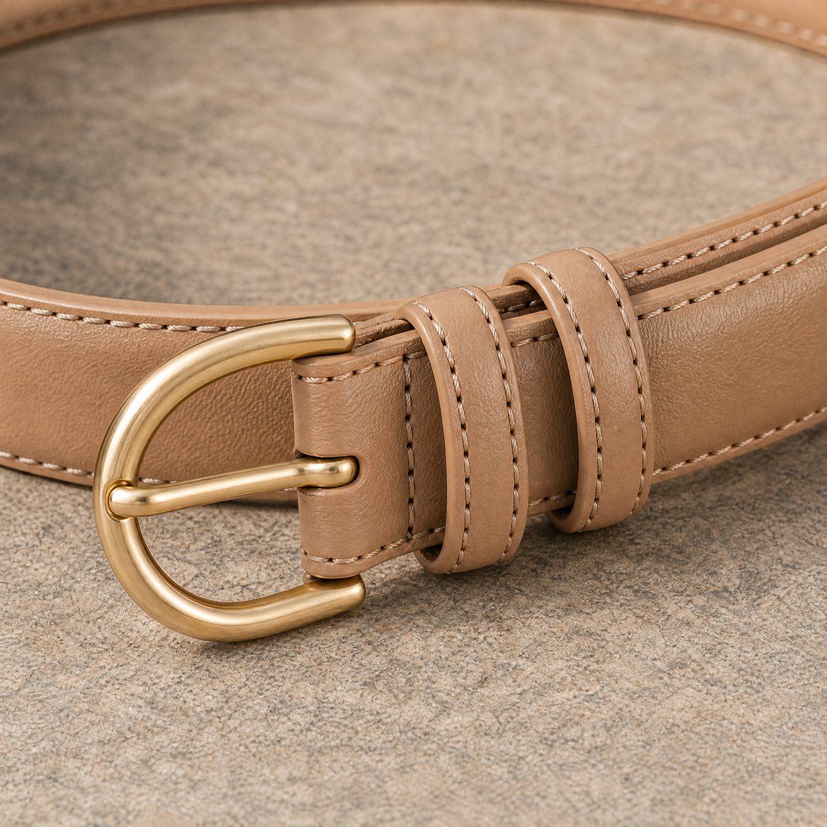 Paloma Leather Belt - Scale in Room