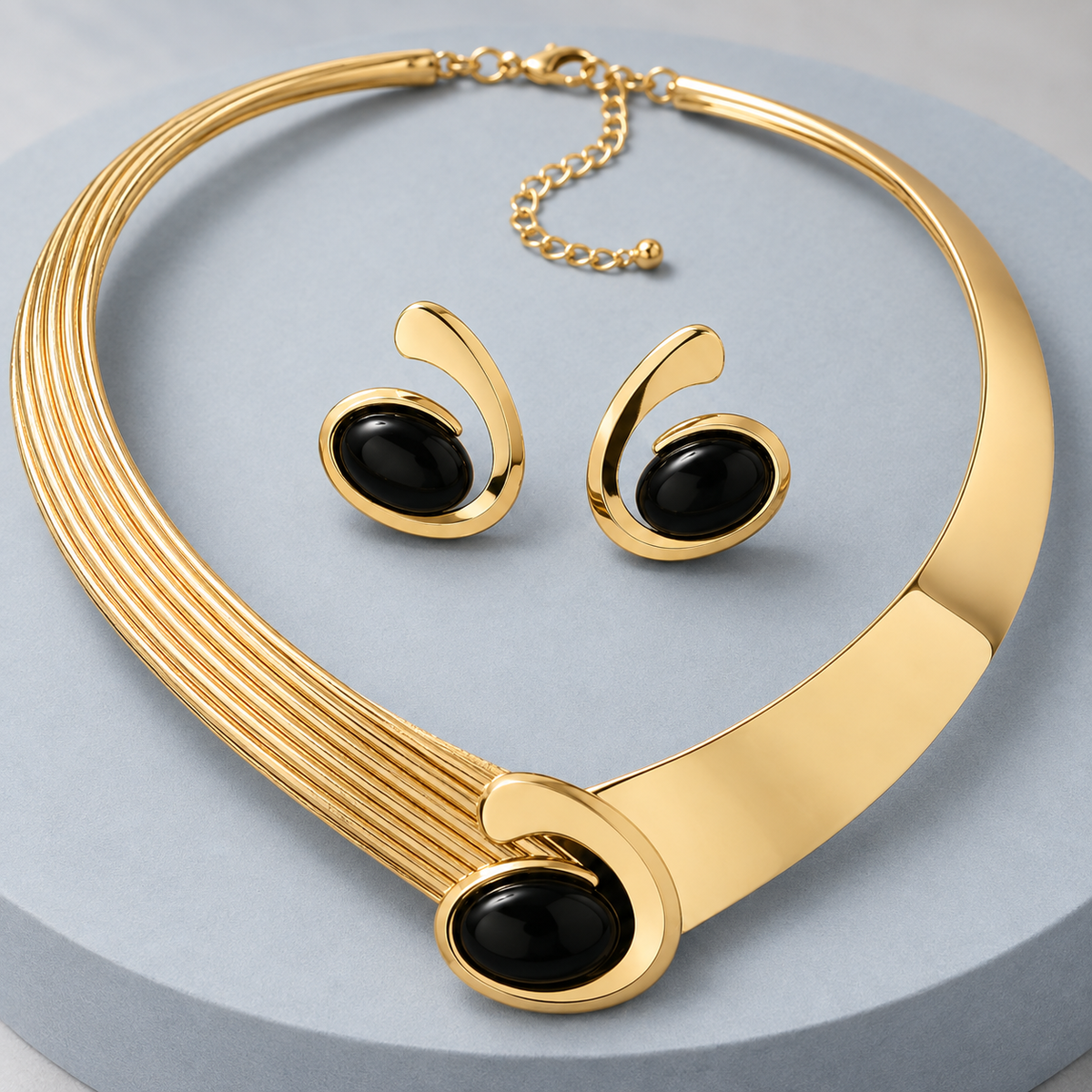 Calvino Geometric Jewelry Set - Scale in Room