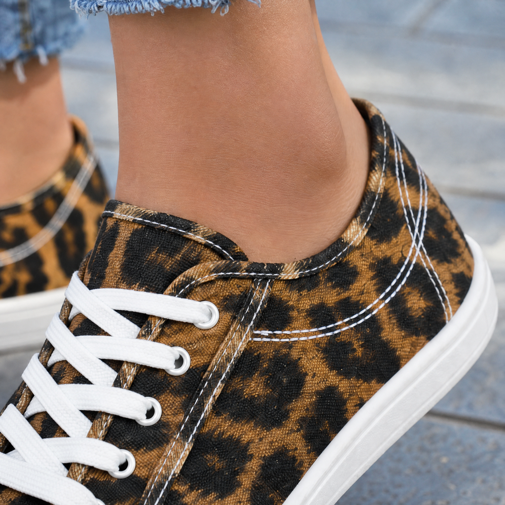 Fiorella Wide Toe Sneakers - Feature Close-up